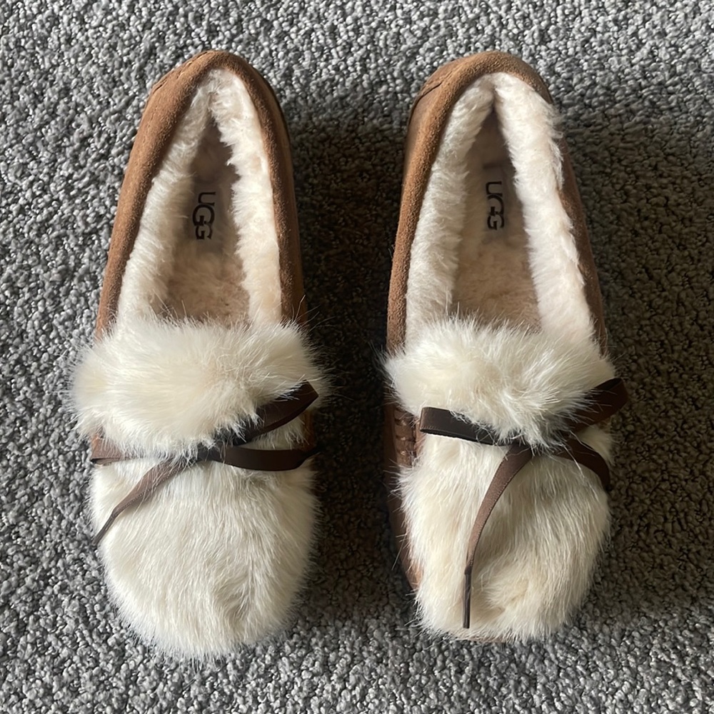 Brand new UGG slippers size 6!